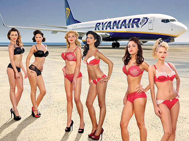 Ryanair Le Calendrier Sexy De Leurs Hôtesses De Lair