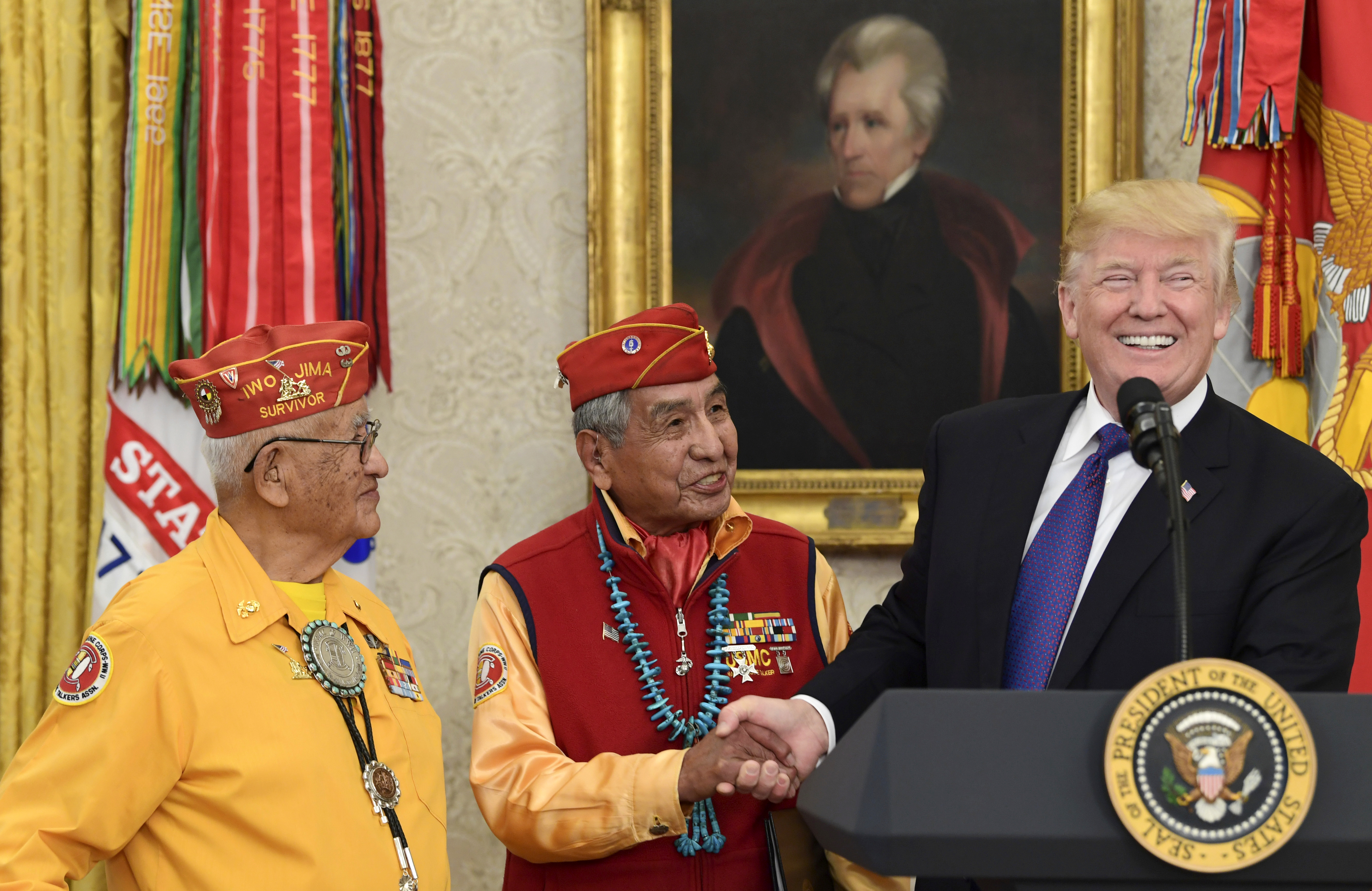 Donald Trump : le Président fait une blague douteuse sur Pocahontas