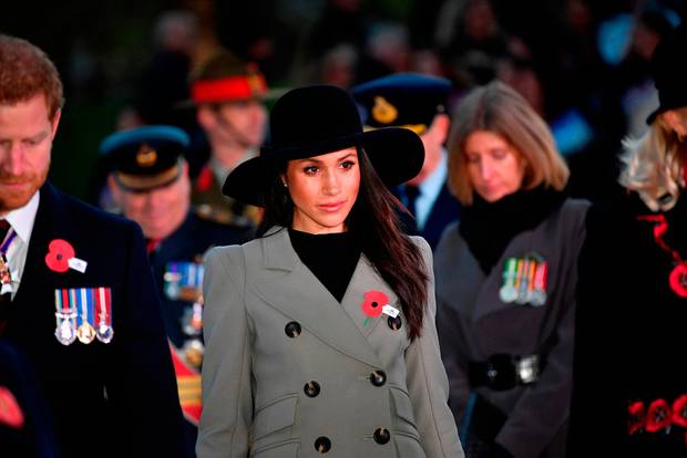 Mariage du prince Harry et de Meghan Markle : Son père opéré, la comédienne sort de son silence