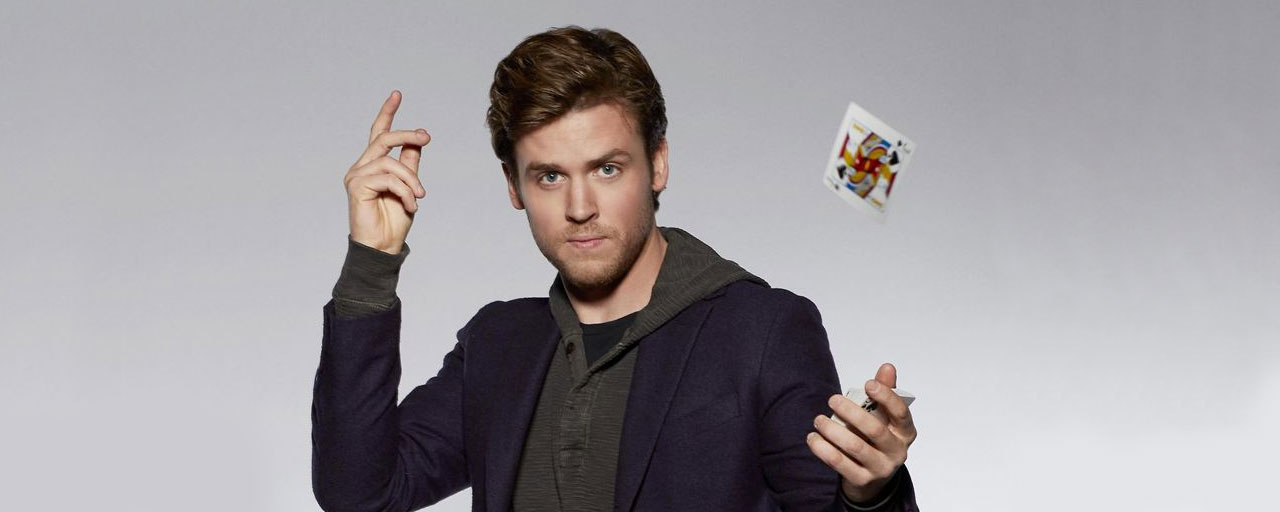 Qui est Jack Cutmore-Scott, la star de Cameron Black : l’illusionniste?