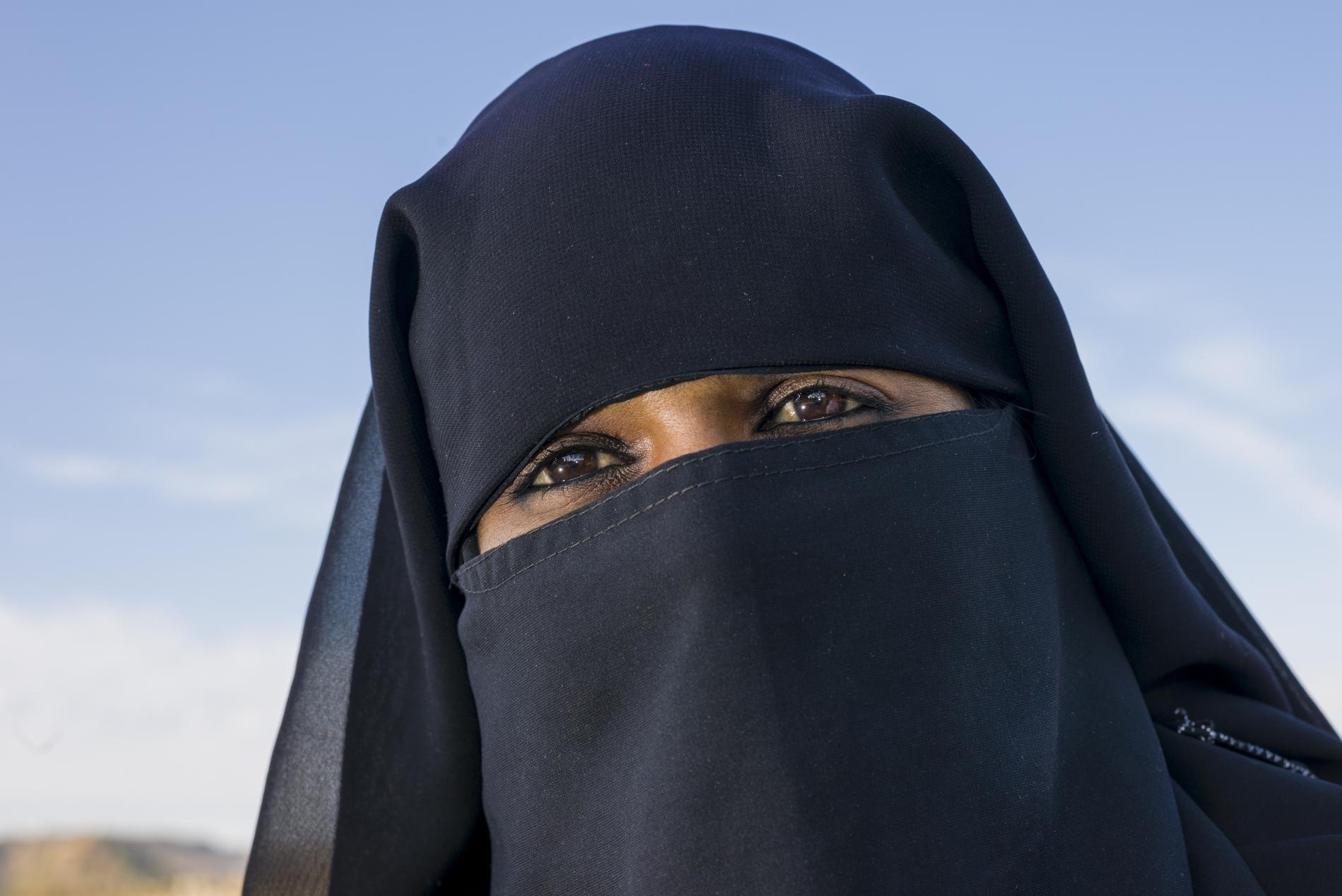 Batailles de femmes en burqa au bord de la route !