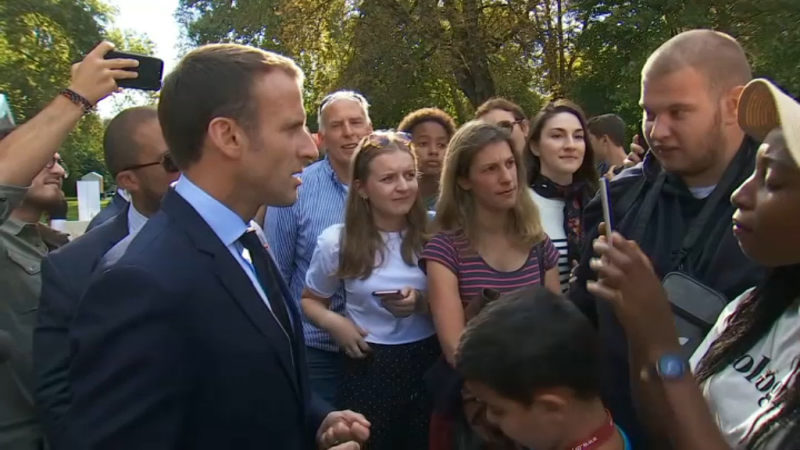 Emmanuel Macron : Interpellé par un chômeur, il lui fait la leçon