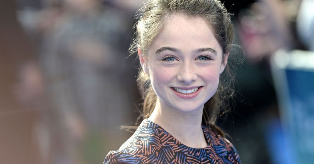 L'accident de robe de Raffey Cassidy à la Mostra de Venise