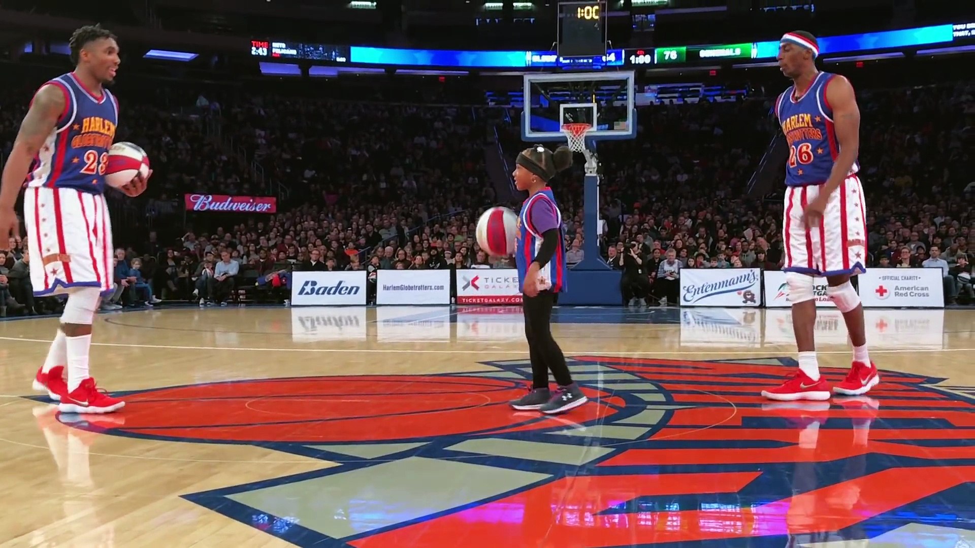 Une petite fille fait le show avec les Harlemglobetrotters