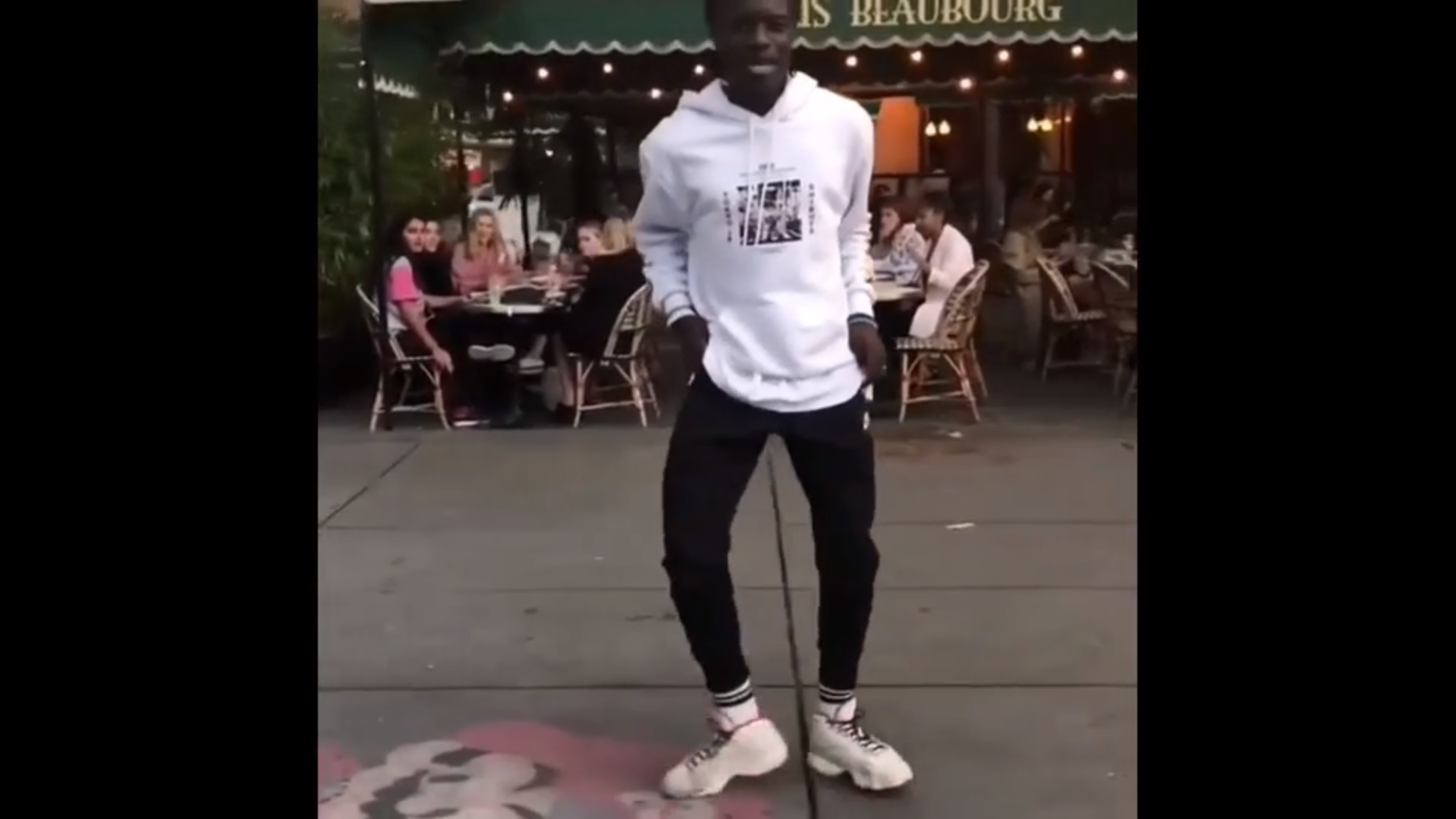 Un danseur fait le buzz en imitant à la perfection Michael Jackson !