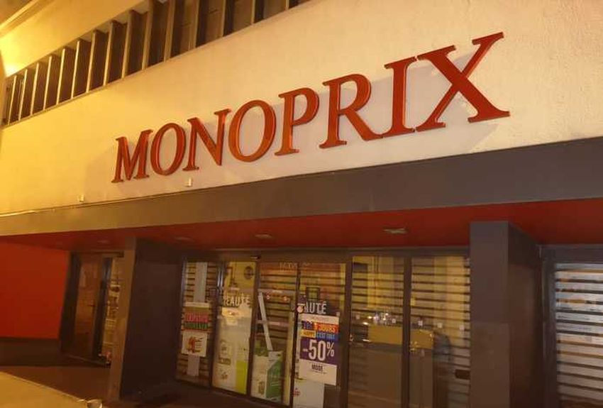 Un malvoyant et son chien expulsés d'un supermarché Monoprix