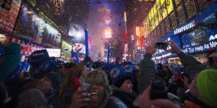 Réveillon du Nouvel An : Ce couple fait-il vraiment l’amour en plein direct ?