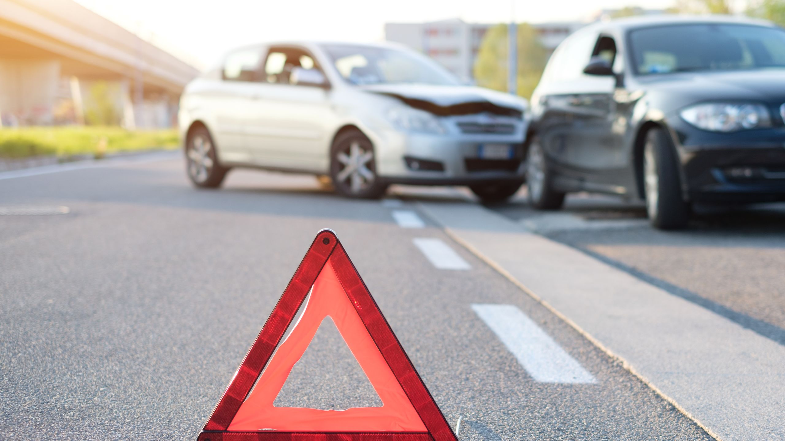 Pour ne pas rater son bus, elle provoque un accident