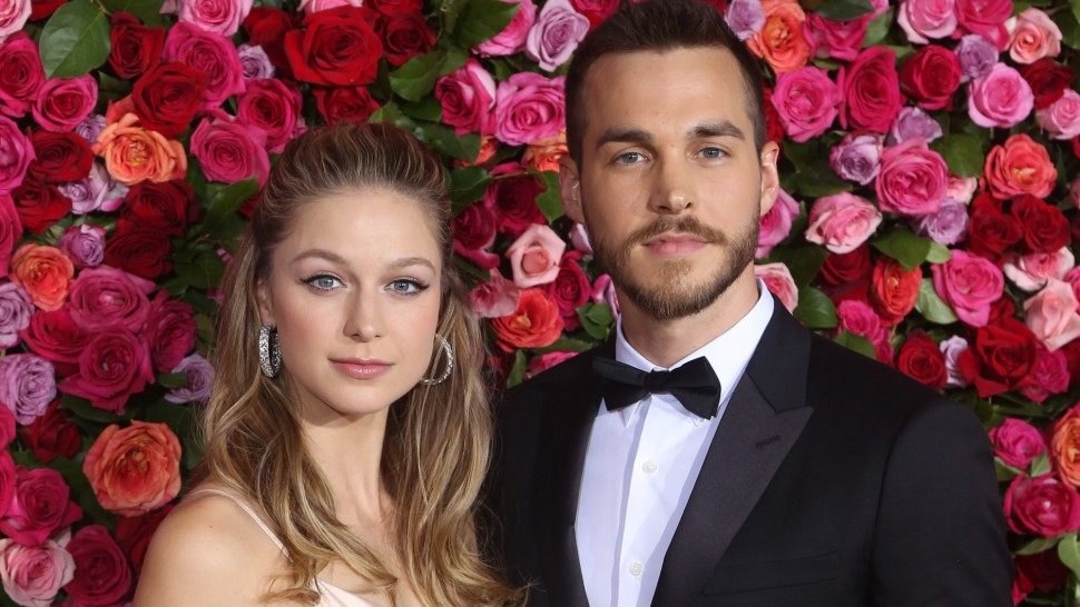 Supergirl : Melissa Benoist et Chris Wood se sont fiancés !