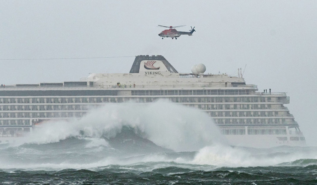 Bateau à la dérive : Des passagers se retrouvent dans une terrible tempête