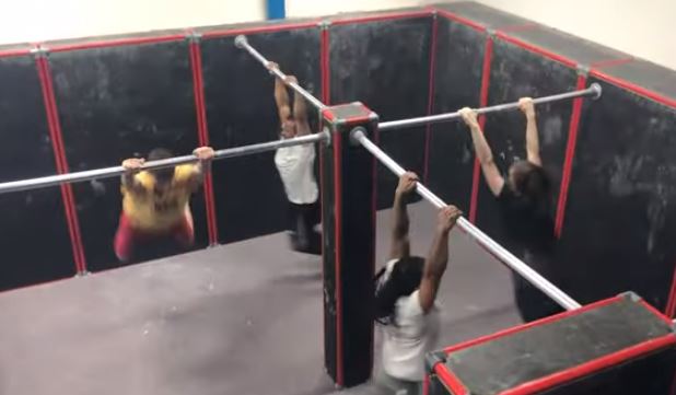 Ces acrobates sont incroyablement synchronisés !