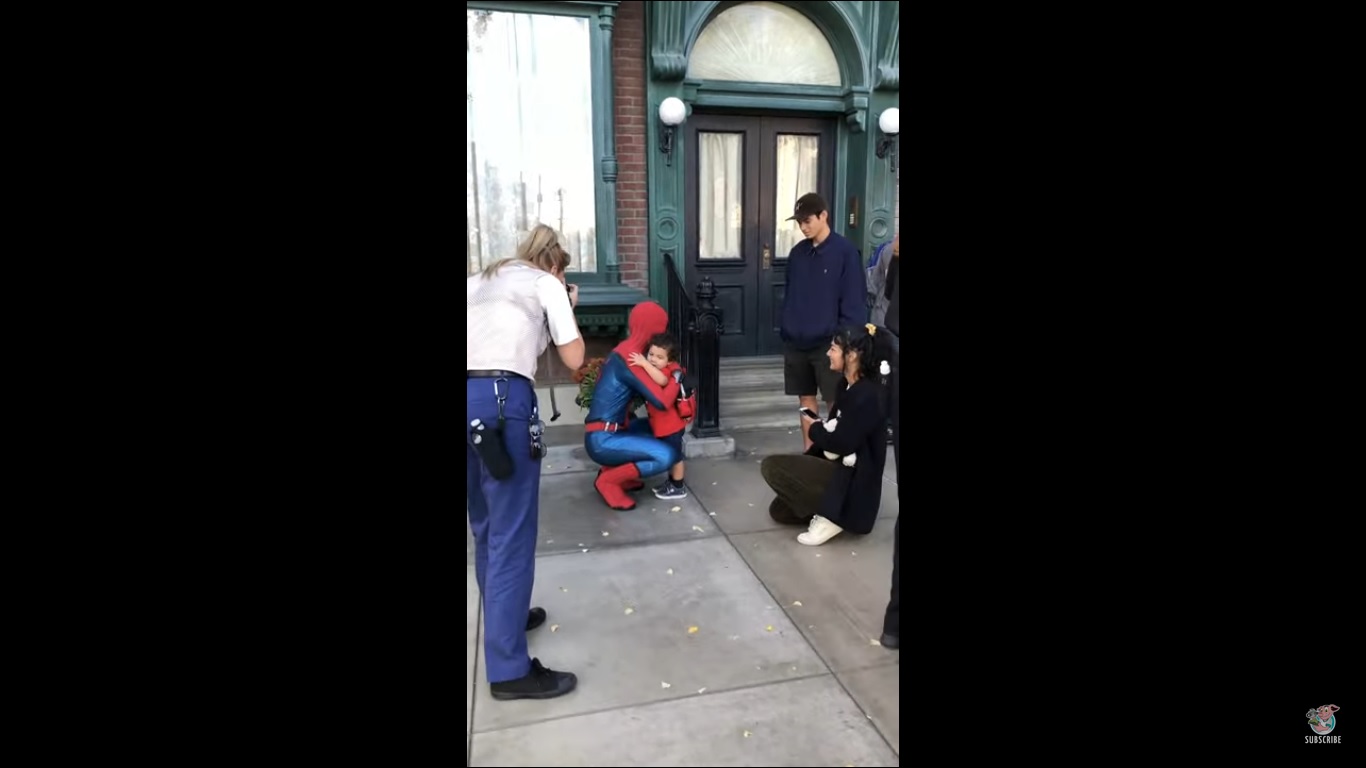 Un enfant pas très sympathique avec Spider Man