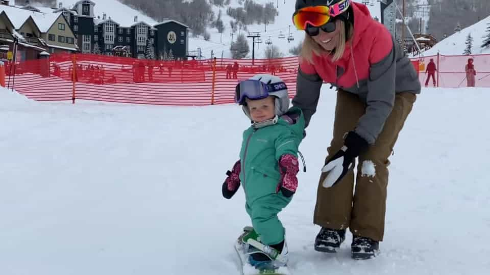 Maeve Perry : un an et déjà une vraie reine du snowboard