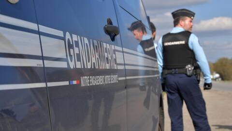 Coronavirus : l'intervention des gendarmes face à la cliente d'un supermarché fait le buzz !