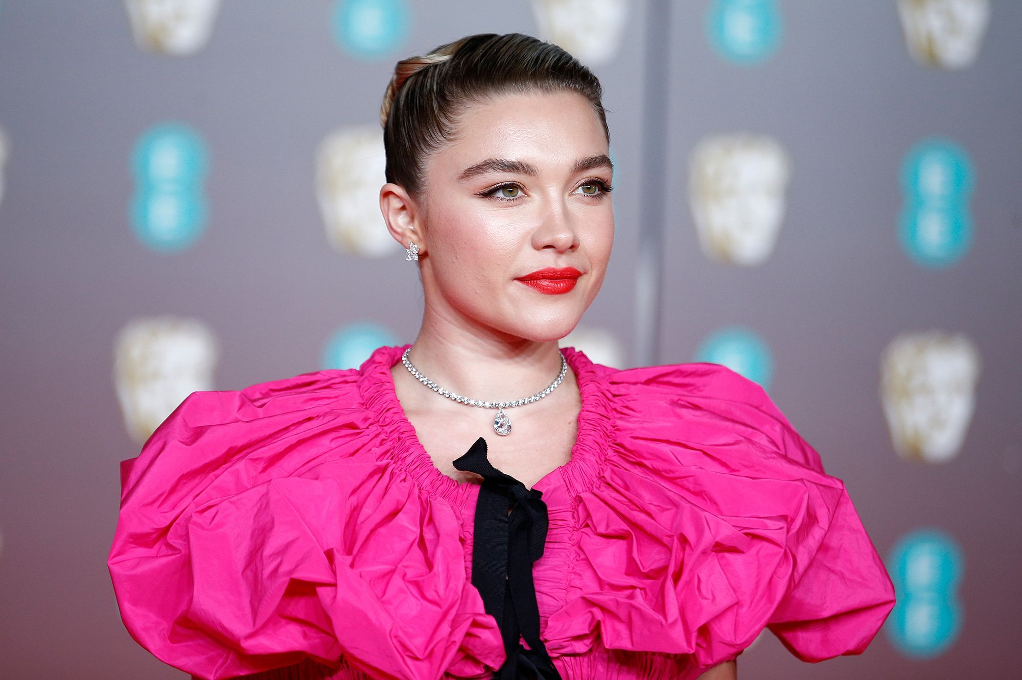 Florence Pugh répond aux attaques sur sa relation avec Zach Braff, de 21 ans son aîné