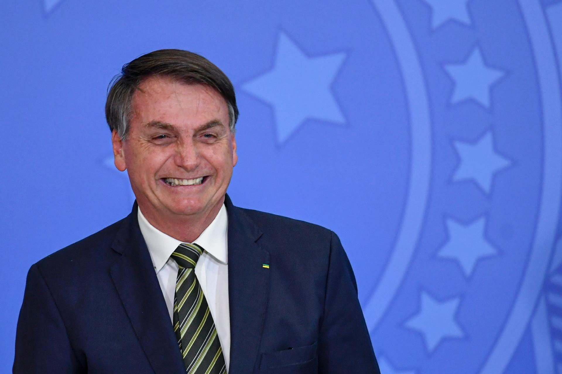 Jair Bolsonaro : pendant la crise, il fait un barbecue et du jet-ski