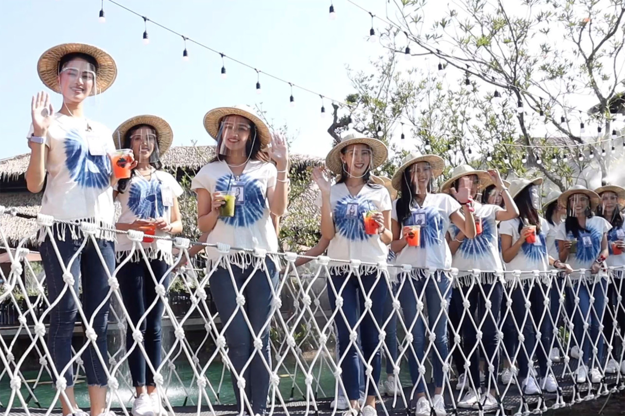 Miss Thaïlande : Toutes les candidates tombent d'un pont suspendu en pleine séance photo !