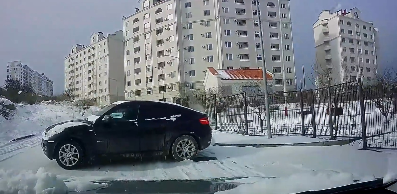 Ces deux conducteurs évitent une catastrophe de justesse !