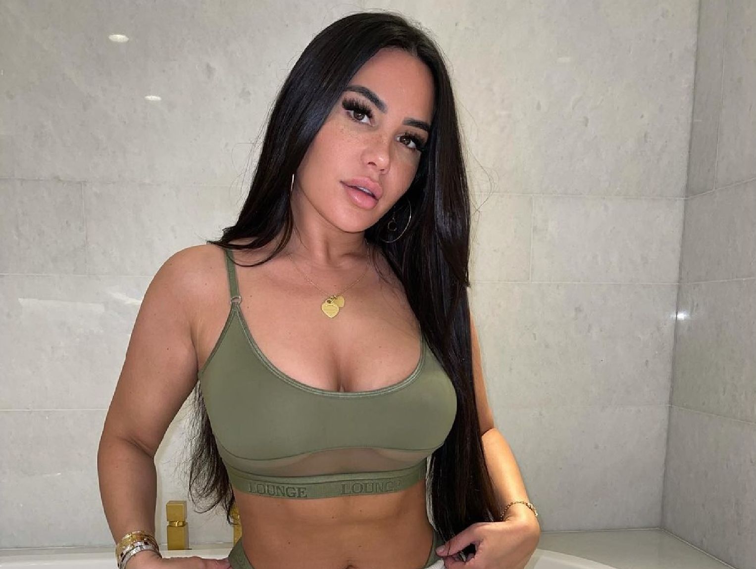 Milla Jasmine : Sexy en bikini sur la toile après une grande annonce