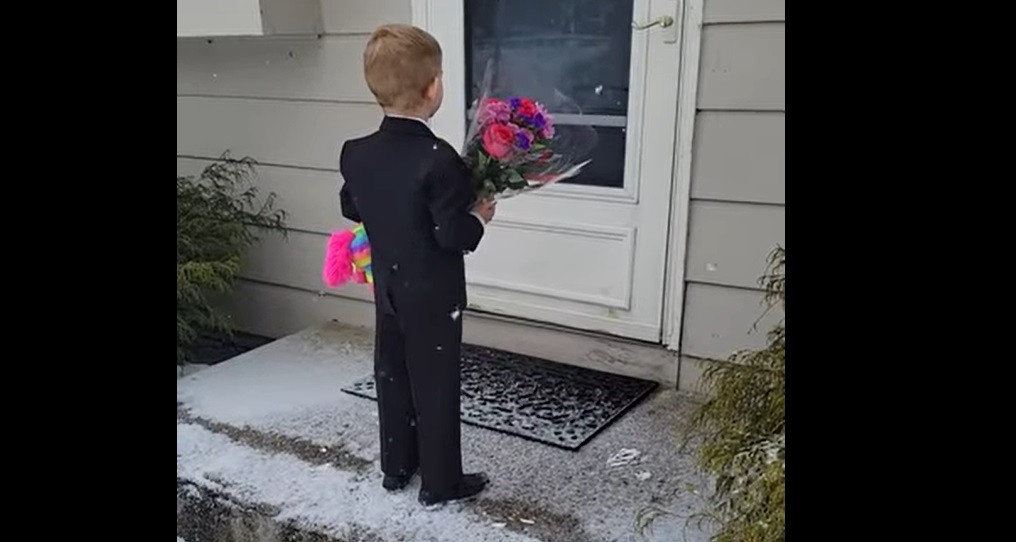 Adorable : Ce petit garçon de cinq ans surprend sa Valentine !