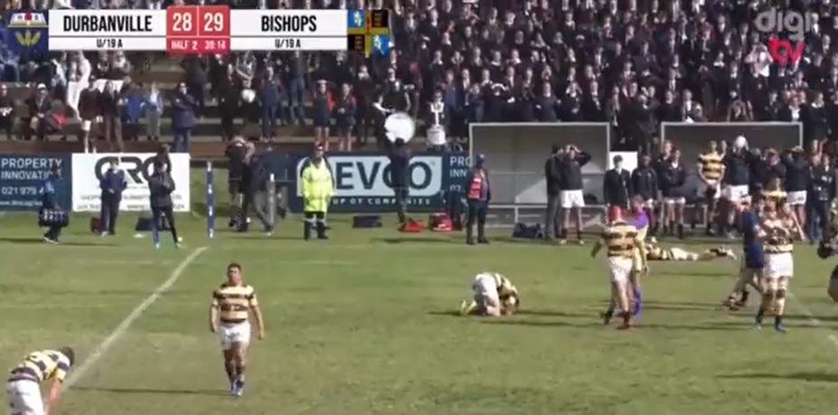 Ce joueur de rugby commet une grosse boulette... et il va vite la regretter