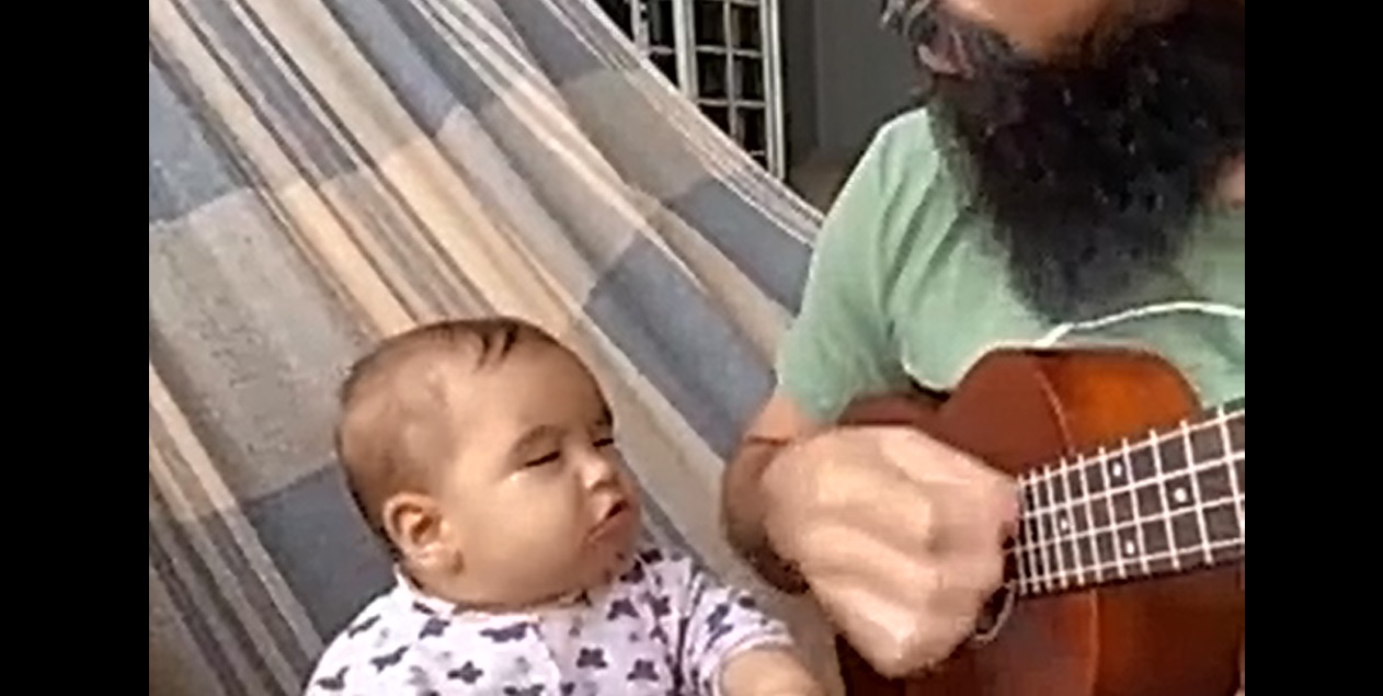 Découvrez l'adorable duo entre ce papa et son bébé !