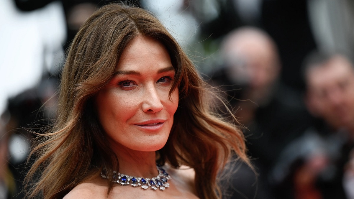 Carla Bruni évoque son combat contre le cancer : &quot;Je ne suis pas du tout en rémission&quot;