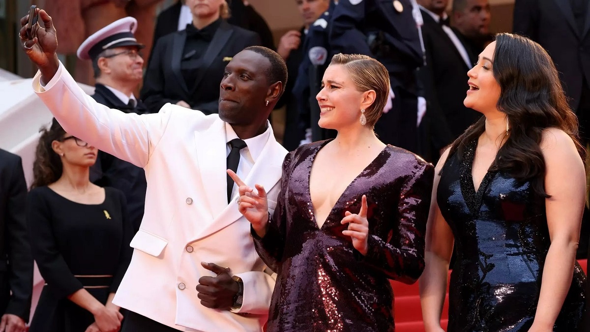 Cannes 2024 : quand Omar Sy enfreint une célèbre règle sur le tapis rouge !