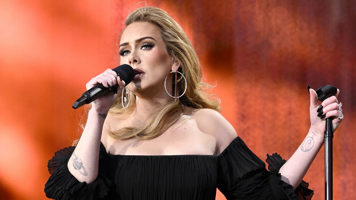 Adele : un spectateur homophobe insulte la pride, la chanteuse le recadre en plein concert