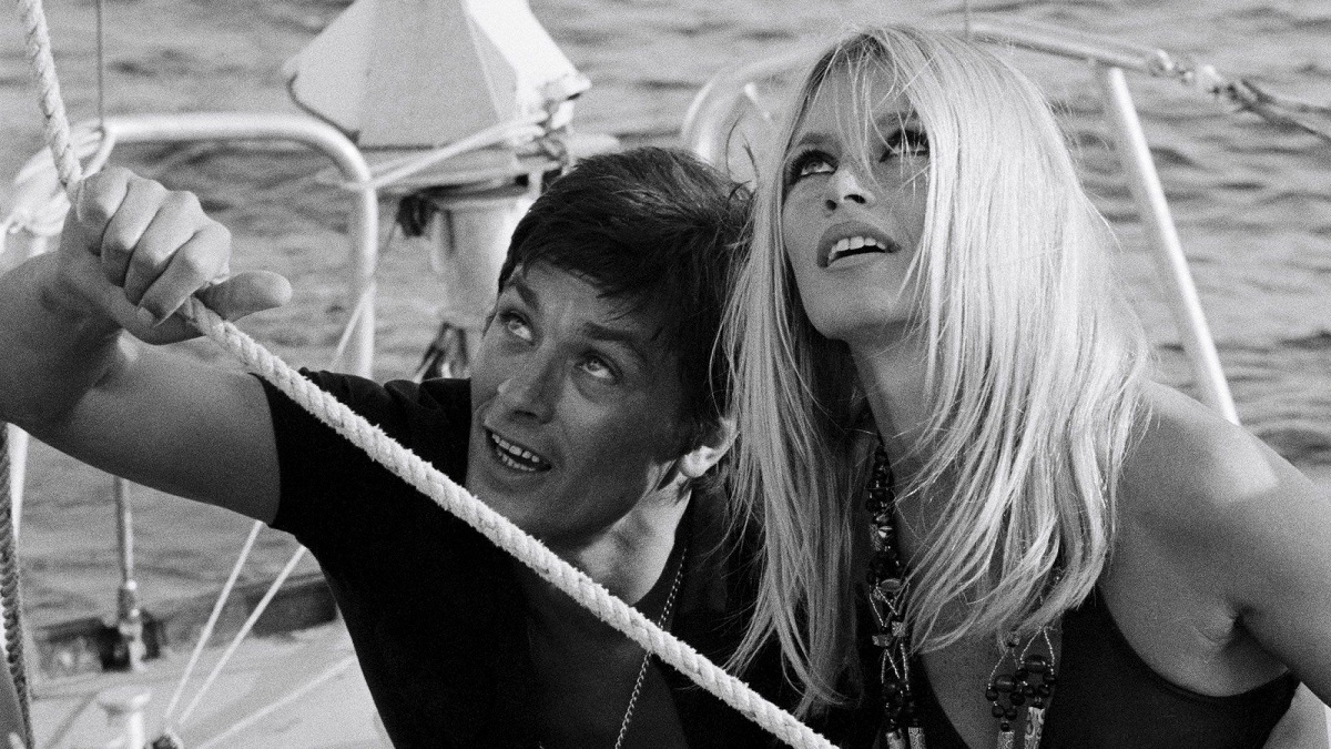 Brigitte Bardot inquiète pour Alain Delon : "Il est très très mal entouré"