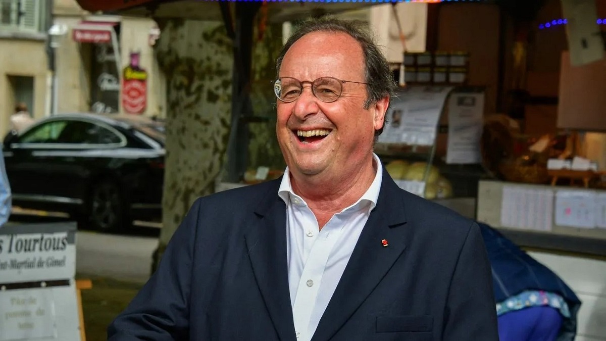 François Hollande boit cul sec une bière : la vidéo fait le buzz
