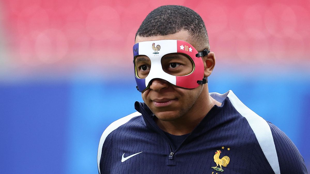 Euro 2024 : Kylian Mbappé dévoile son masque tricolore mais...