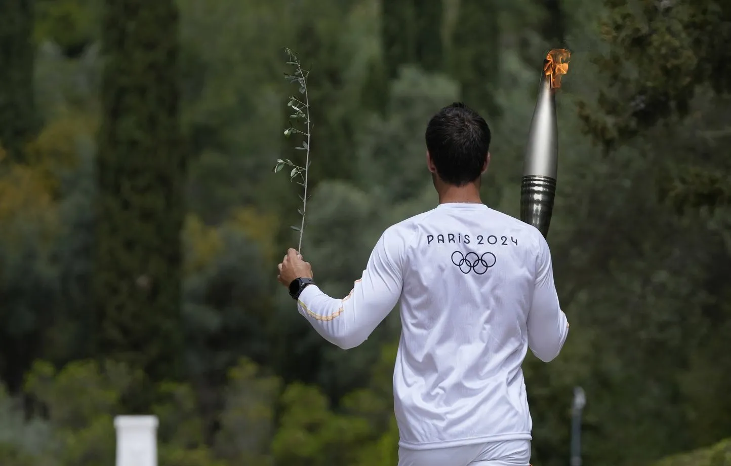 JO de Paris : l’identité du dernier relayeur de la flamme olympique dévoilée ? Cette rumeur qui divise la Toile