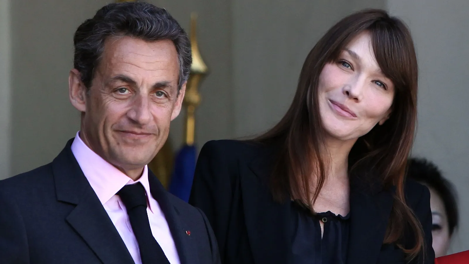 Carla Bruni et Nicolas Sarkozy : le couple s'affiche très amoureux lors de son séjour en Grèce