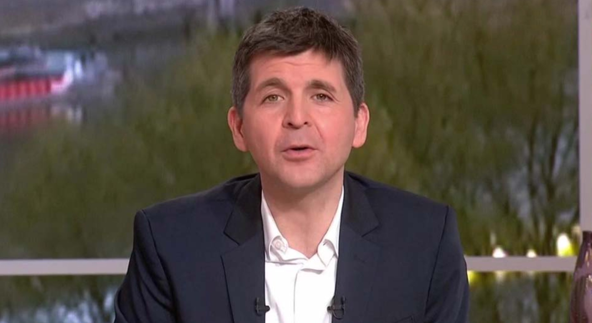 Thomas Sotto fait des adieux émouvants à l’équipe de Télématin : &quot;Pour moi, c'est la fin…&quot;