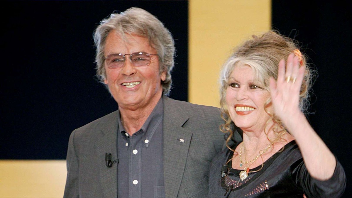 Mort d’Alain Delon : Brigitte Bardot furieuse contre la famille de l’acteur… &quot;Il a été prisonnier&quot;