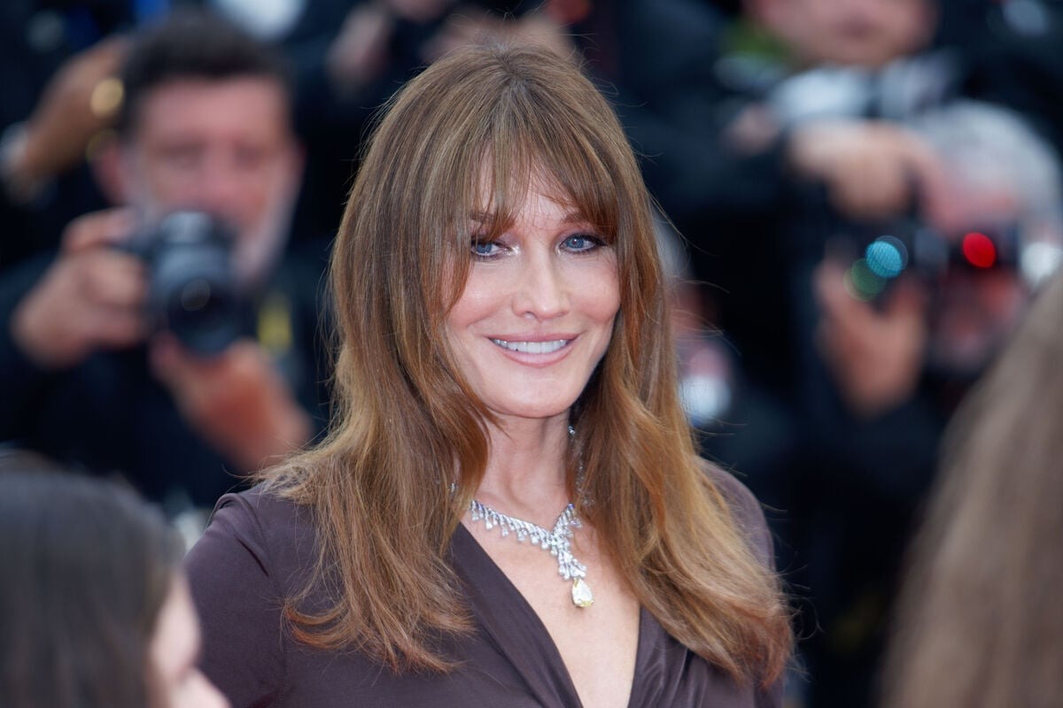 Carla Bruni réagit avec humour à cette séquence insolite dans la série "Emily in Paris"