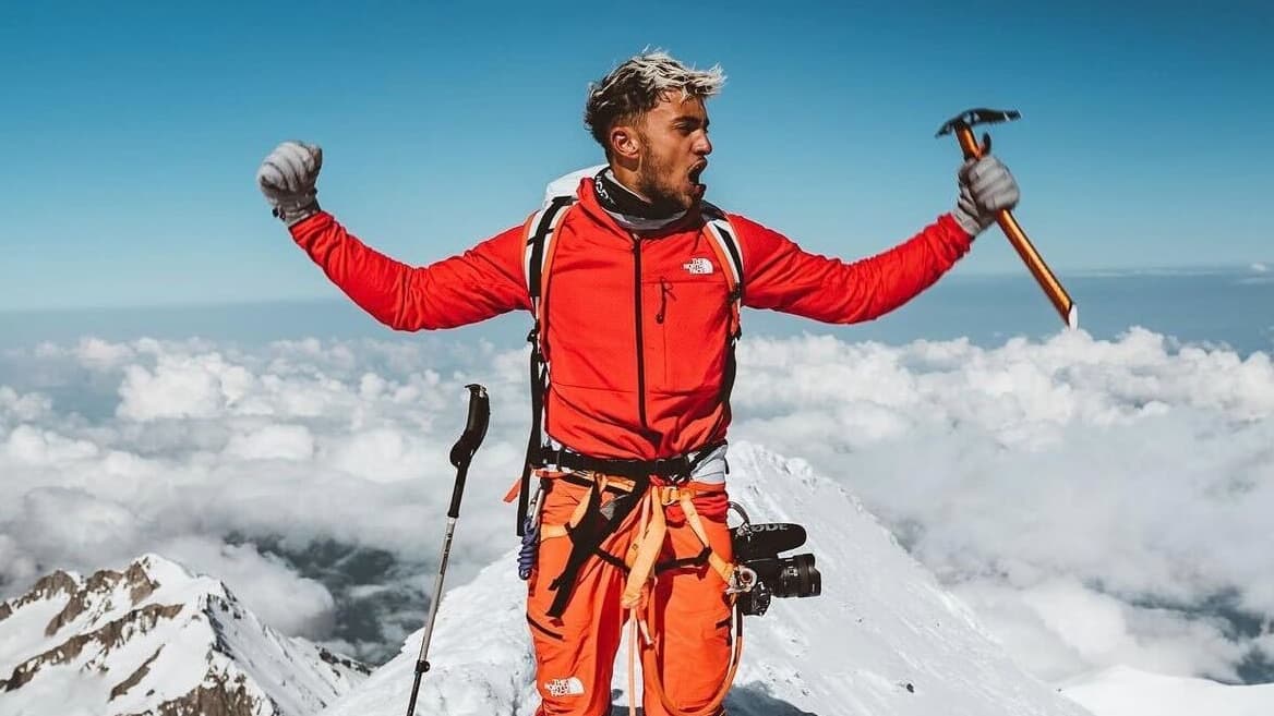 Inoxtag taclé par un célèbre alpiniste après son ascension de L'Everest : &quot;C'est schizophrène&quot;