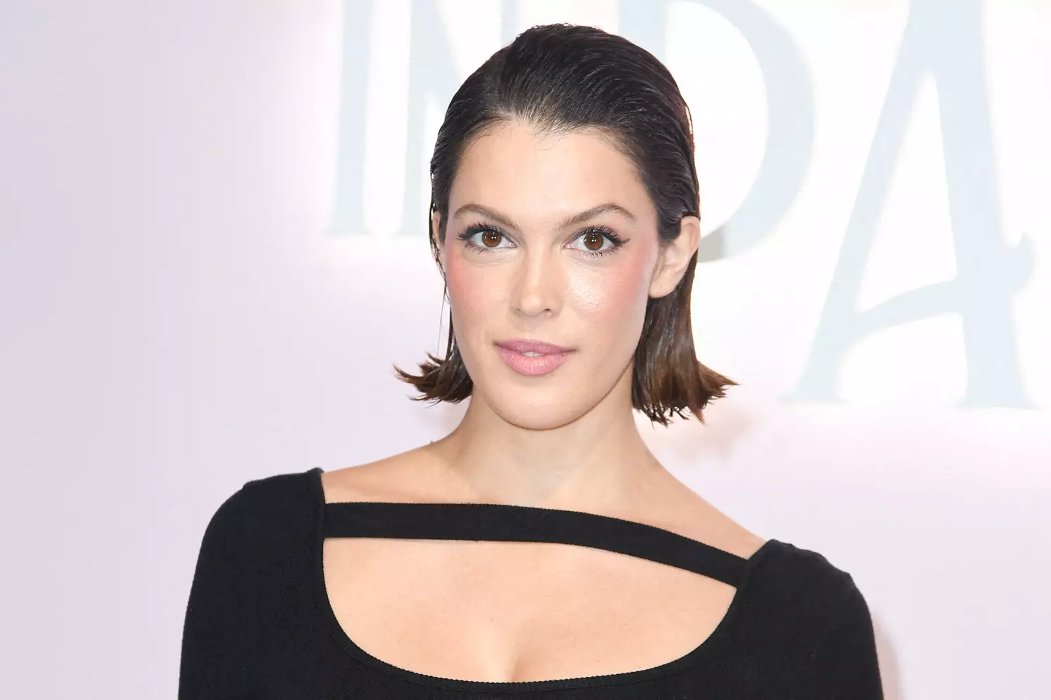 Iris Mittenaere blessée : elle porte plainte contre son compagnon pour violences