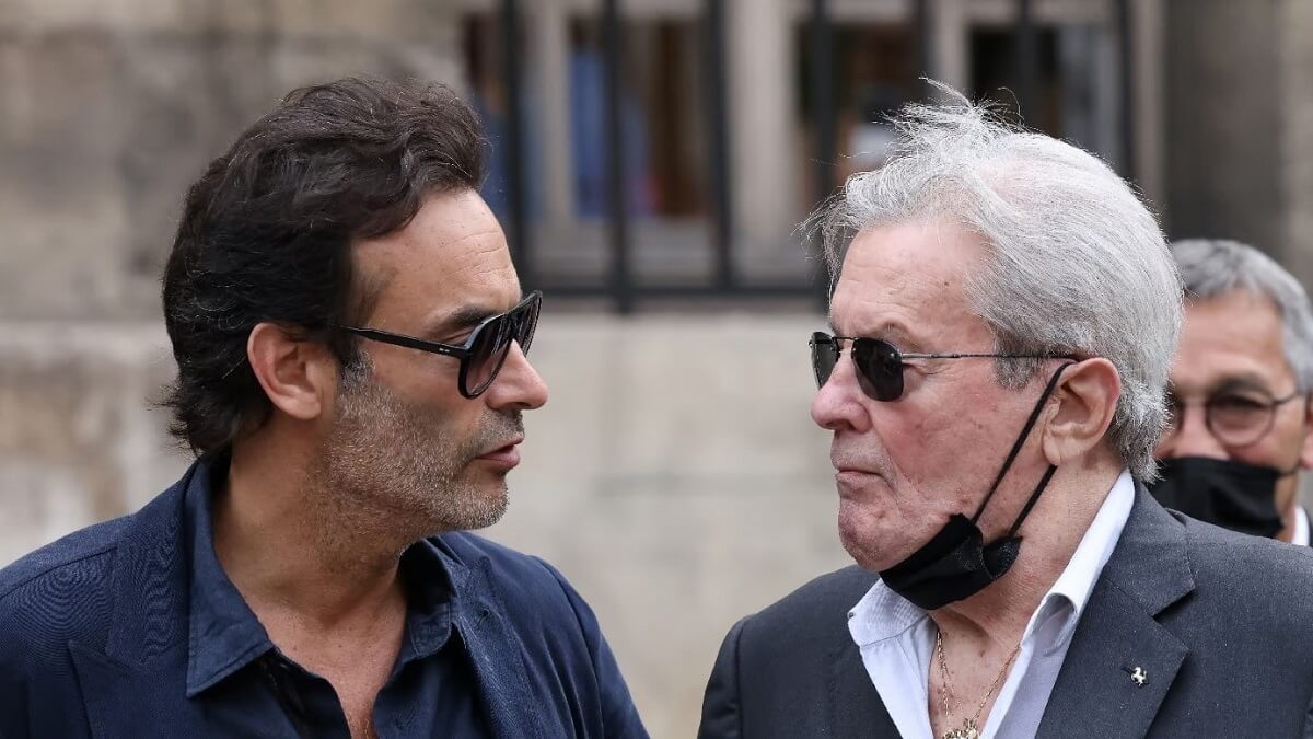 Anthony Delon se confie pour la première fois depuis le décès de son père : "Ce n'est jamais facile"