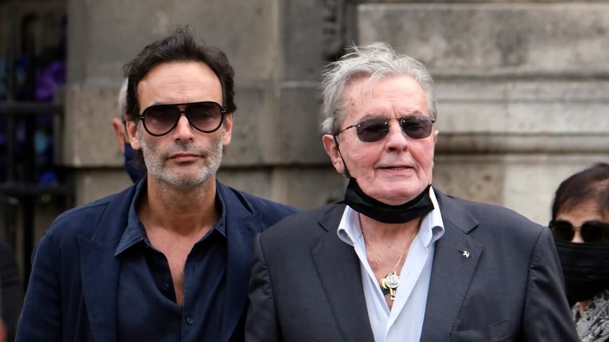 Anthony Delon se confie pour la première fois depuis le décès de son père : &quot;Ce n'est jamais facile&quot;