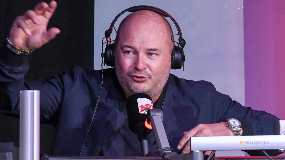 Sébastien Cauet vs NRJ : le bras de fer continue... une grosse somme en jeu !