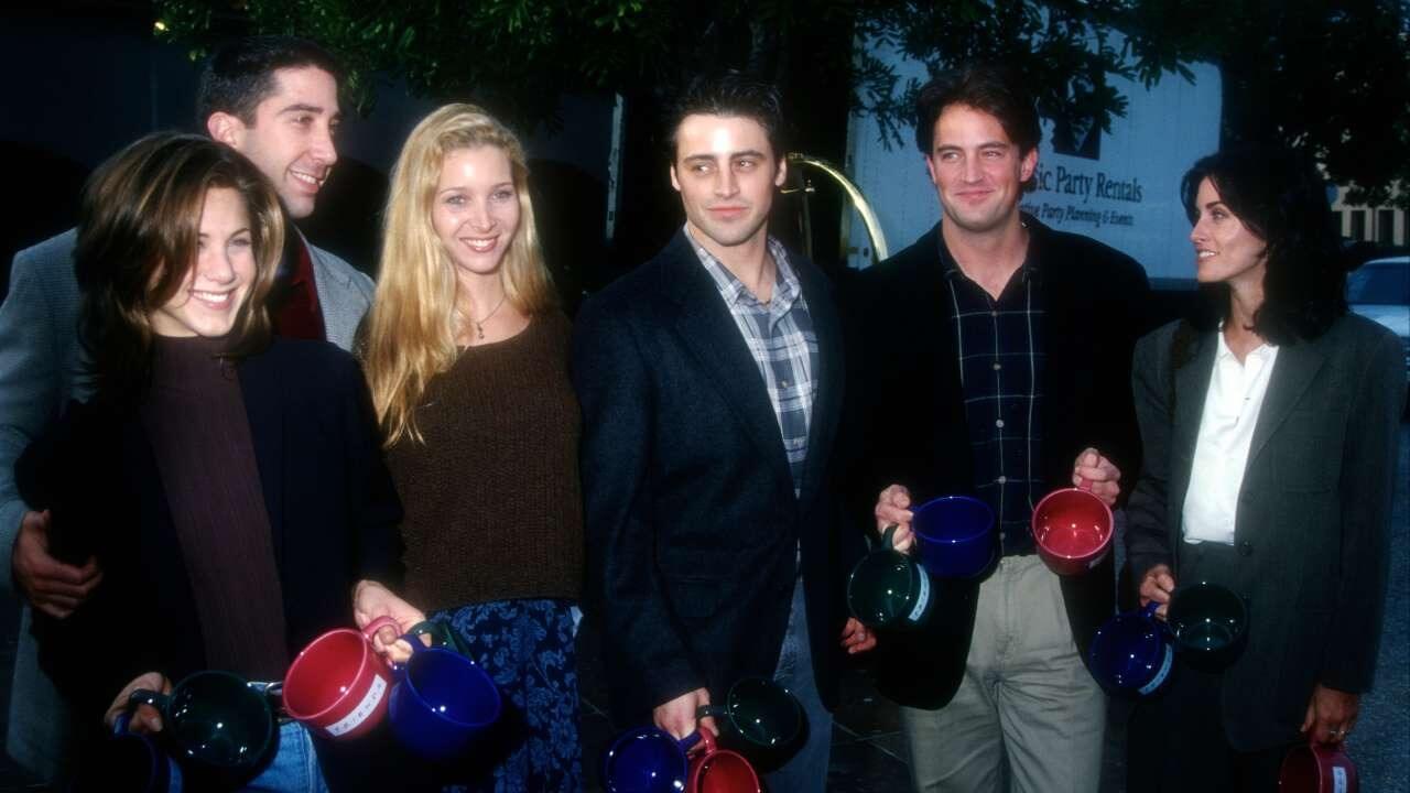 Friends en deuil : un an après la mort de Matthew Perry, une autre star est décédée