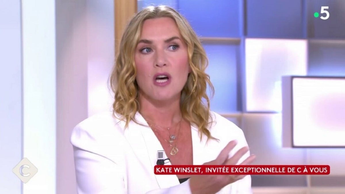 Kate Winslet vexée par une remarque de Pierre Lescure : "Vous poseriez cette question à un homme ?"