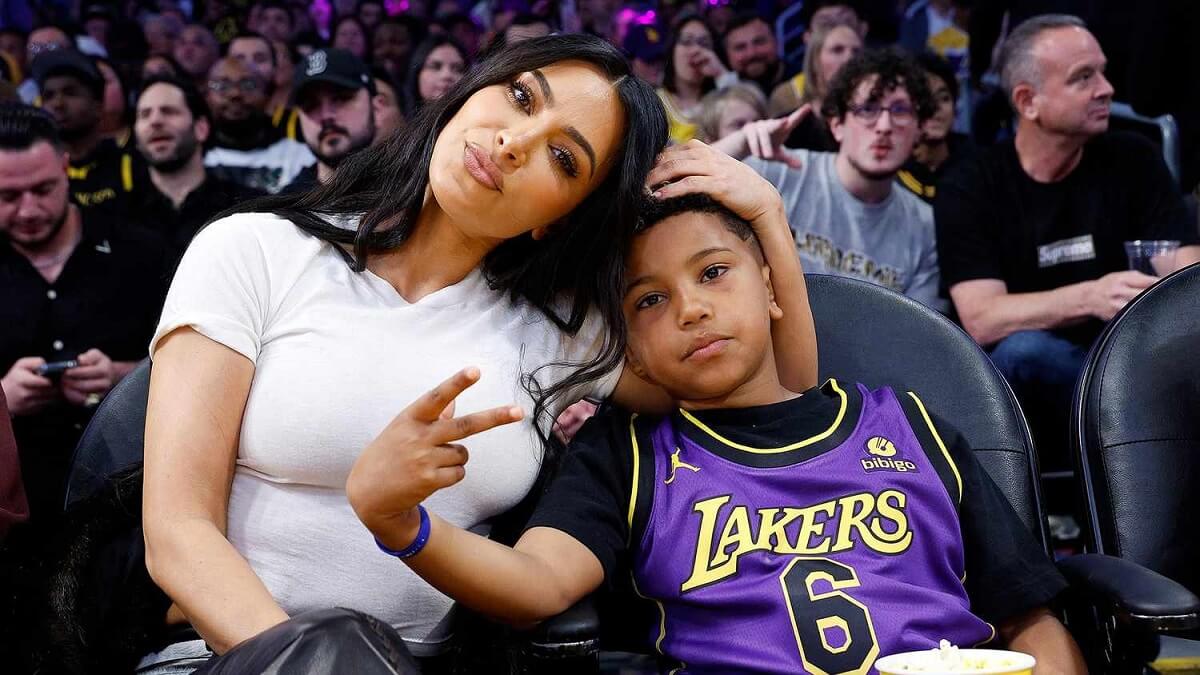 Kim Kardashian : son fils Saint insulte Kamala Harris sur YouTube, elle prend des mesures