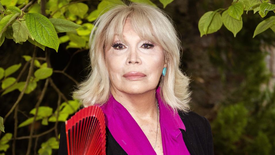 Amanda Lear : ses confidences insolites sur Donald Trump... "Ça l'excitait"