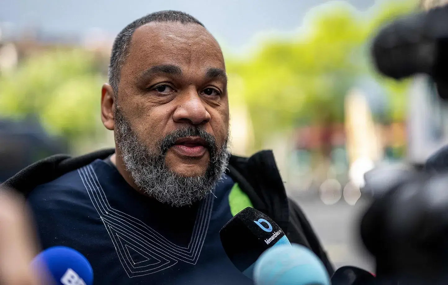 &quot;Une p*te de salon&quot; : Dieudonné en roue libre… Il dézingue Christophe Dechavanne