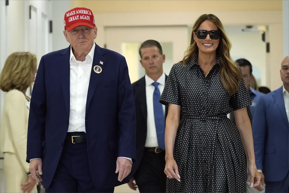 Élection américaine : Donald Trump accompagné d’une fausse Melania Trump ? La folle rumeur qui agite la Toile…