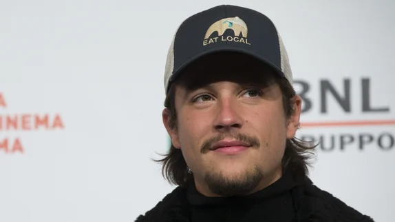 Nekfeu : le rappeur accusé de violences conjugales par la mère de son enfant... Il sort du silence