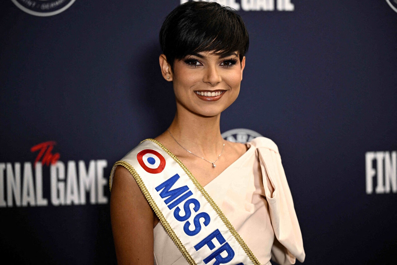 Ève Gilles prend la défense de Miss France 2025, victime de cyberharcèlement : : &quot;Laissez-la tranquille !&quot;